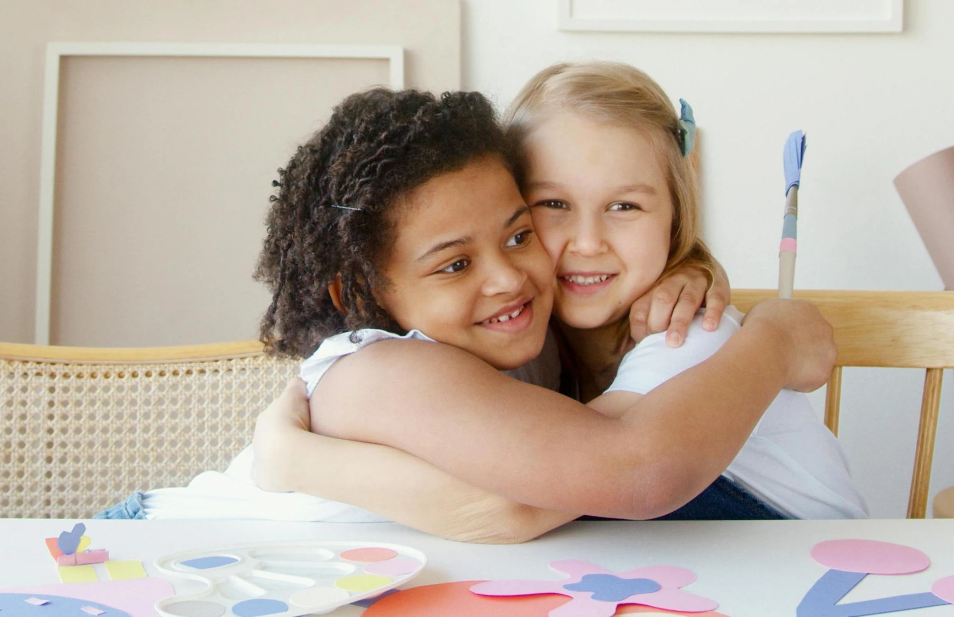 Cómo enseñarle a los hijos a hacer amistades de calidad siendo Altamente Sensible